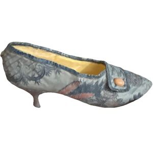Just The Right Shoe By Raine 1999 Lavish Tapestry